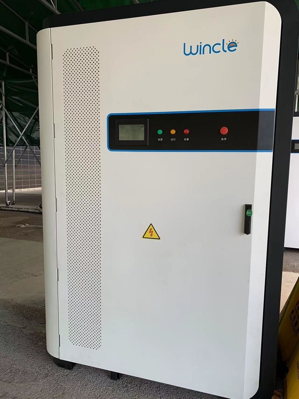 Номинальное напряжение 380 VAC 100 кВт Трифазный четырехпроводной батарейный шкаф для хранения энергии C&I