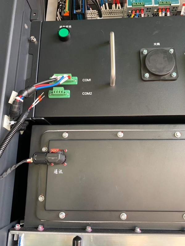 Номинальное напряжение 380 VAC 100 кВт Трифазный четырехпроводной батарейный шкаф для хранения энергии C&I